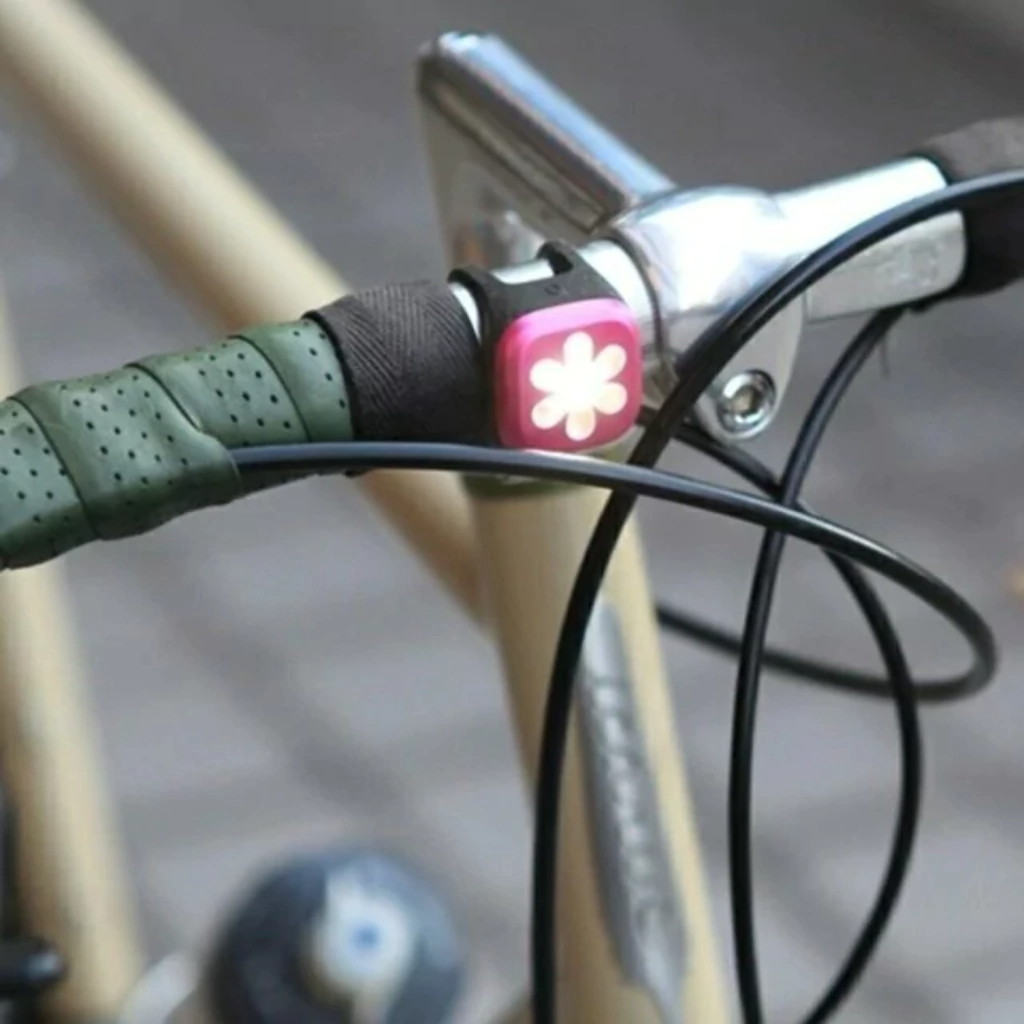 Luz Delantera Flor Rosa Knog Para Monopatin